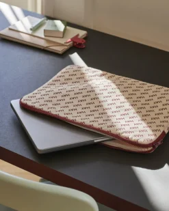 HAY HAY Logo laptopfodral, vinröd