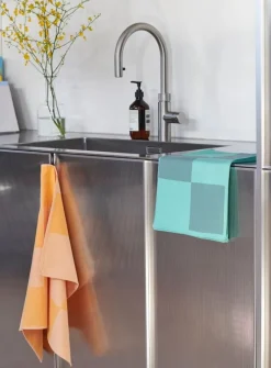 HAY Katsura kökshandduk, smaragdgrön