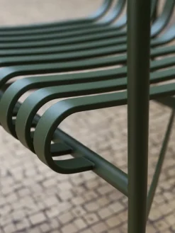 HAY Palissade matstol med armstöd, oliv