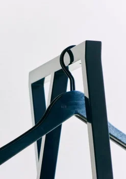 HAY Soft klädgalge, smal, svart, 4 st