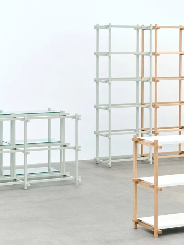 HAY Woody Column 2.0 hylla, hög, såpad ek - mandelvit stål