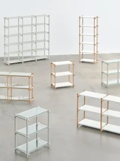 HAY Woody Column 2.0 hylla, låg, rökmålad grå bok - klart glas