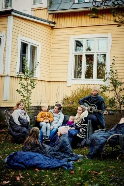 Joutsen Kulkuri pläd, 130 x 190 cm, mörkblå