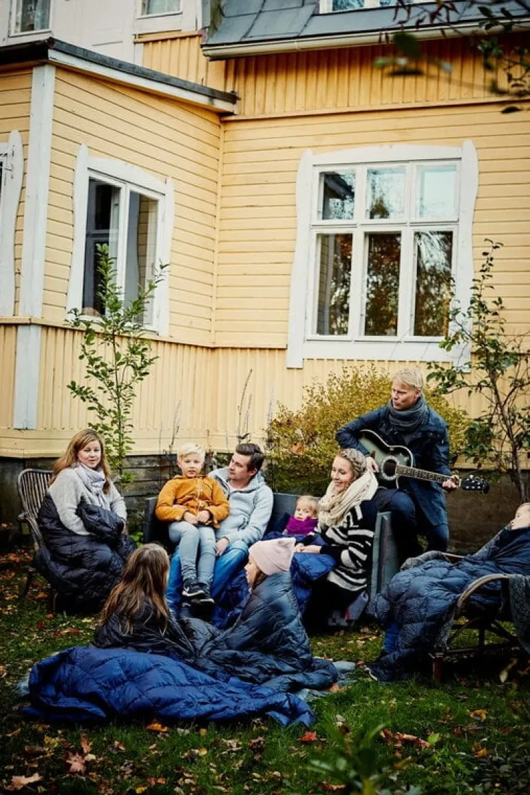 Joutsen Kulkuri pläd, 130 x 190 cm, mörkblå