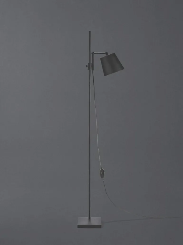 Karakter Steel Lab Light golvlampa, svart