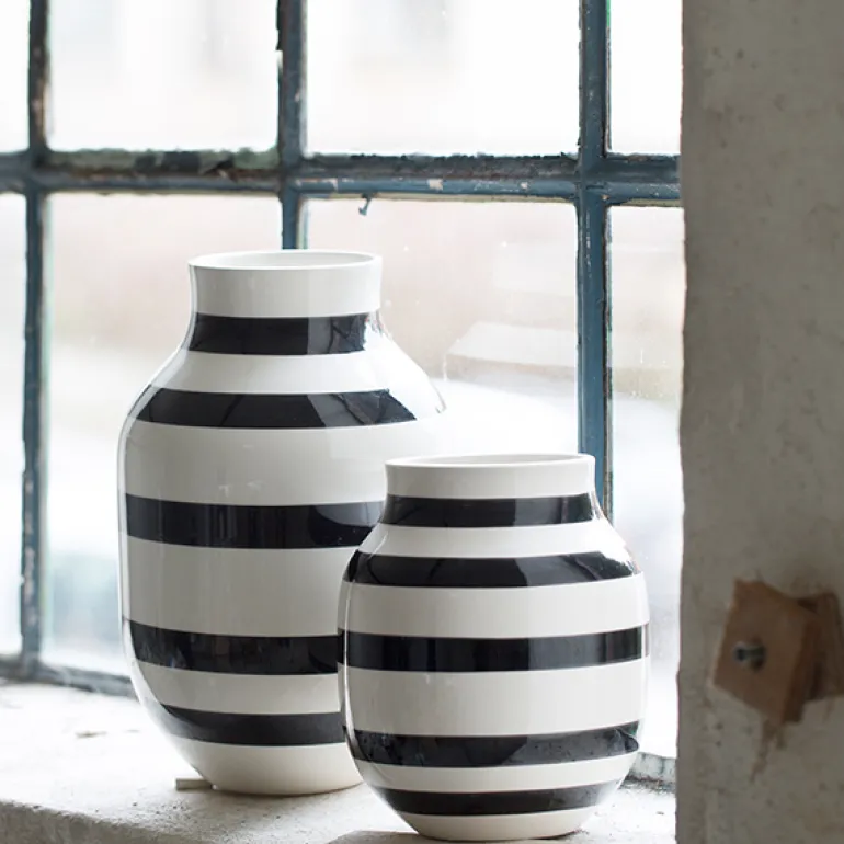 Kähler Omaggio vas, medium, svart