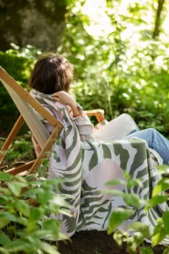 Lapuan Kankurit Kuutamo filt, 130 x 180 cm, oliv - rosa