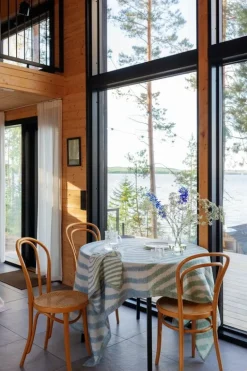 Lapuan Kankurit Metsälampi handduk, vit - grön - regnblå