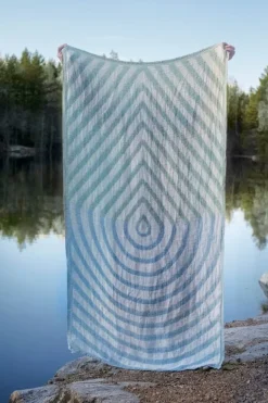 Lapuan Kankurit Metsälampi badlakan, vit - grön - regnblå