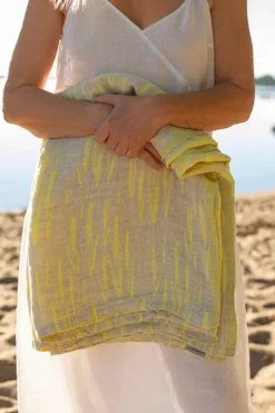 Lapuan Kankurit Osmankäämi bordsduk/filt, 145 x 200 cm, linne - gul