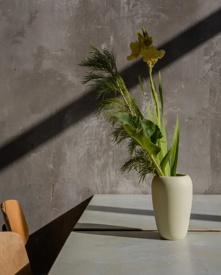 Lokal Helsinki Silmu vas, ljusgul