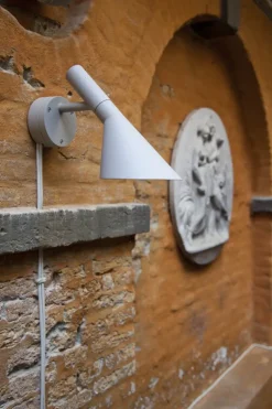 Louis Poulsen AJ 50 vägglampa för utomhusbruk, vit