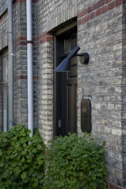 Louis Poulsen AJ 50 vägglampa för utomhusbruk, svart