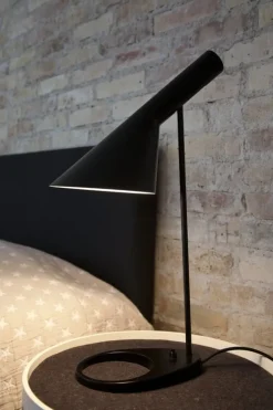 Louis Poulsen AJ bordslampa V3, svart