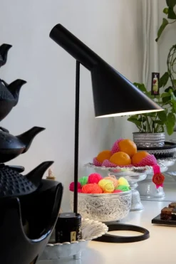 Louis Poulsen AJ bordslampa V3, svart