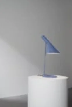 Louis Poulsen AJ bordslampa, mattblå