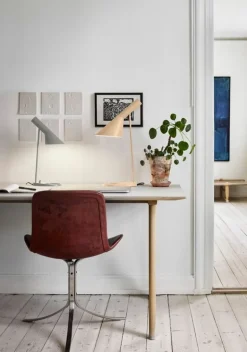 Louis Poulsen AJ bordslampa, varm sand