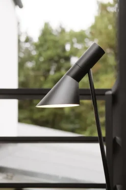 Louis Poulsen AJ Garden ljuspollare, lång, 3000 K, fotplatta utan adapter