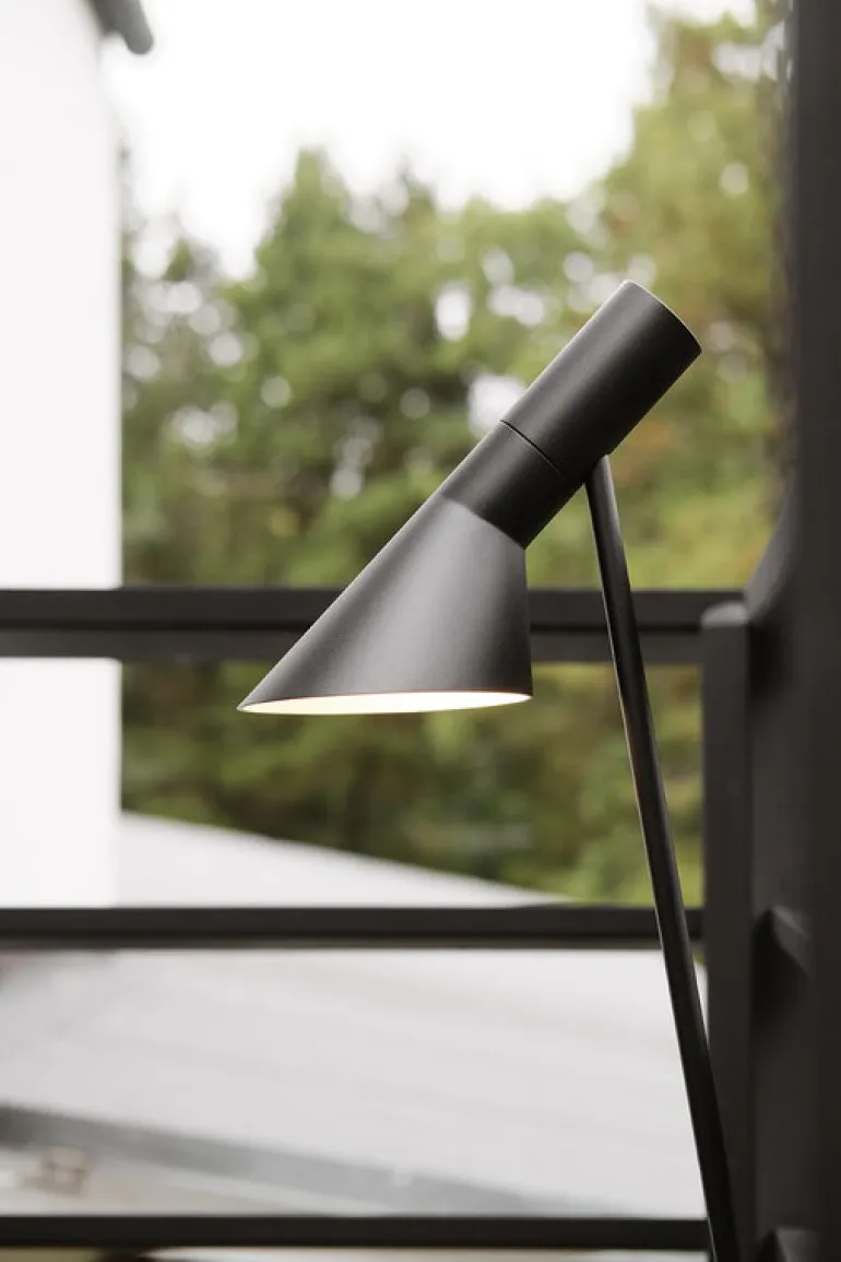 Louis Poulsen AJ Garden ljuspollare, lång, 3000 K, fotplatta utan adapter