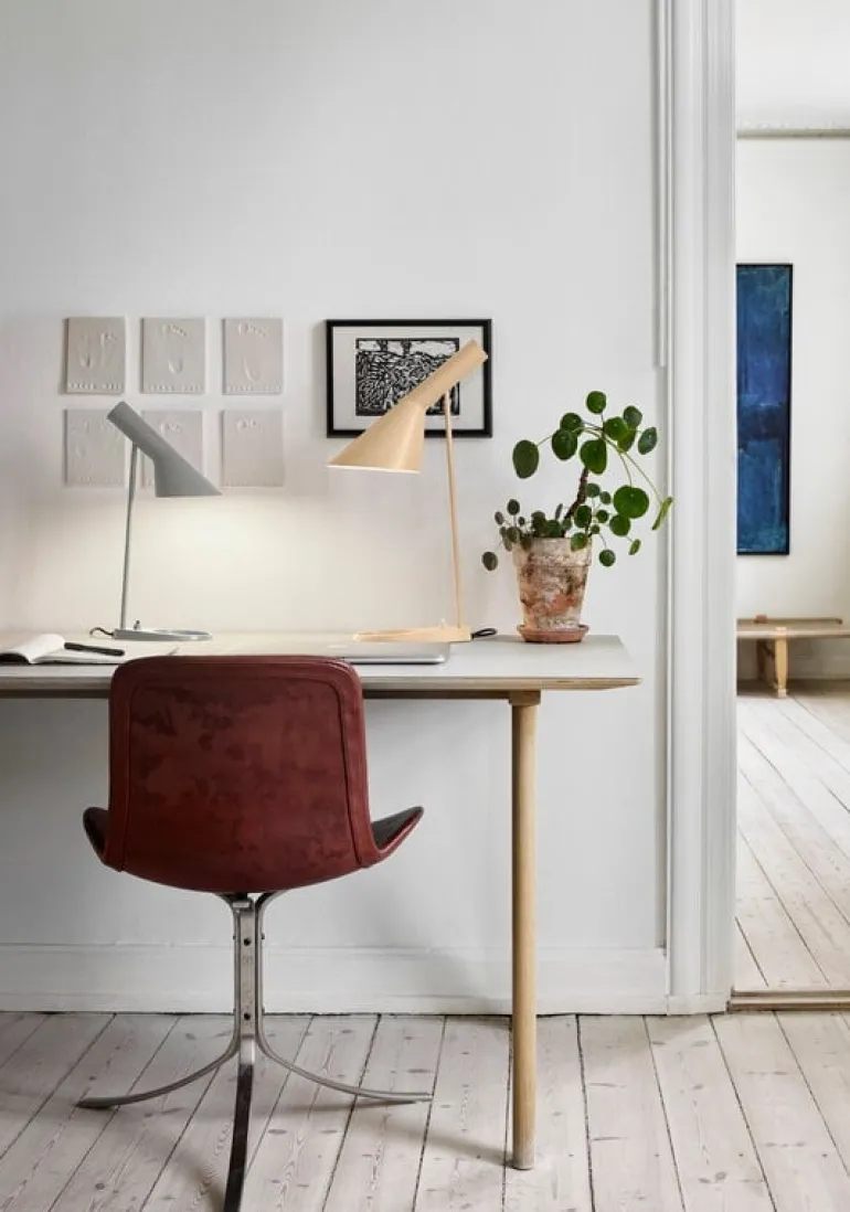 Louis Poulsen AJ Mini bordslampa, varmgrå