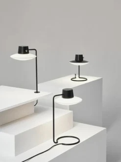 Louis Poulsen AJ Oxford bordslampa, 410 mm, opalglas, bordsmonterad