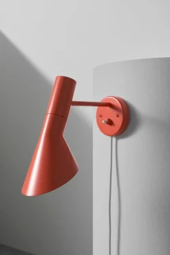 Louis Poulsen AJ vägglampa, electric orange