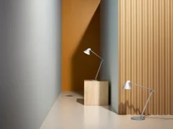 Louis Poulsen NJP bordslampa, ljusgrå