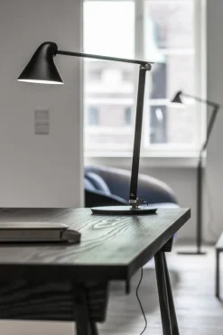 Louis Poulsen NJP bordslampa, svart
