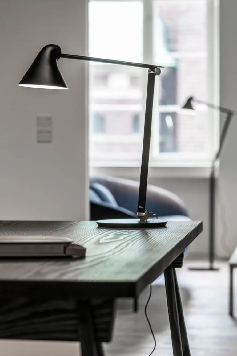 Louis Poulsen NJP golvlampa, svart