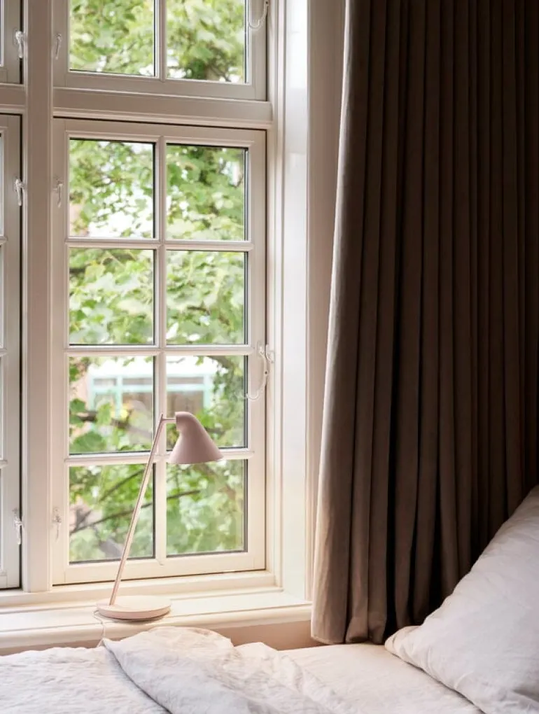 Louis Poulsen NJP Mini bordslampa, taupe