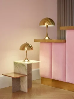 Louis Poulsen Panthella 320 bordslampa, mässing