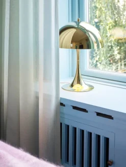 Louis Poulsen Panthella 320 bordslampa, mässing