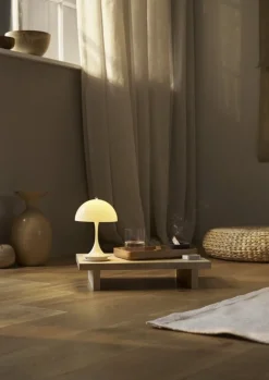 Louis Poulsen Panthella 160 Portable V3 bordslampa, opal beige