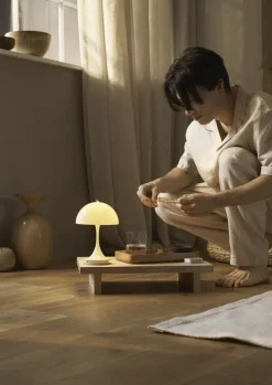 Louis Poulsen Panthella 160 Portable V3 bordslampa, opal beige