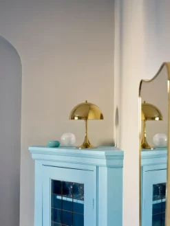 Louis Poulsen Panthella 250 bordslampa, mässing