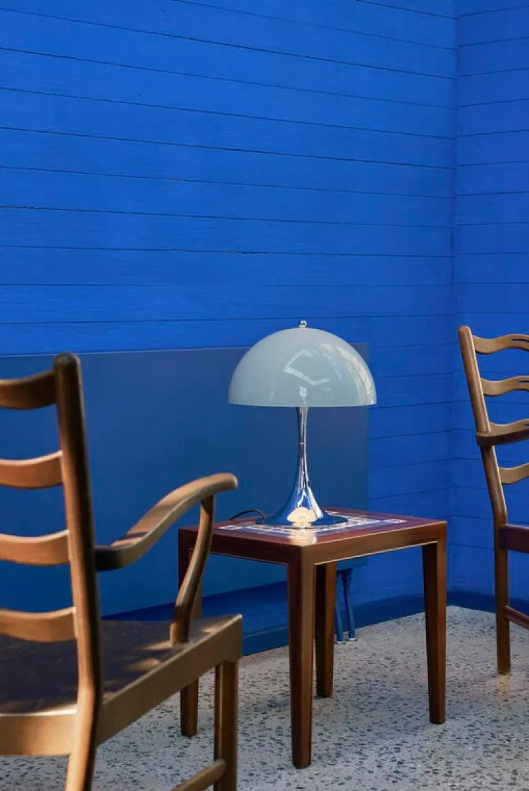 Louis Poulsen Panthella 320 bordslampa, grå opal