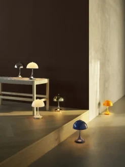 Louis Poulsen Panthella 160 Portable V3 bordslampa, opalgrå - krom