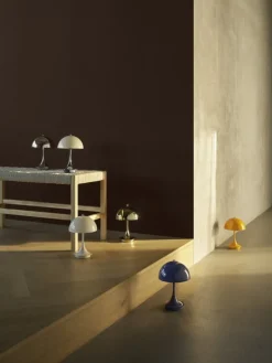 Louis Poulsen Panthella 160 Portable V3 bordslampa, indigoblå
