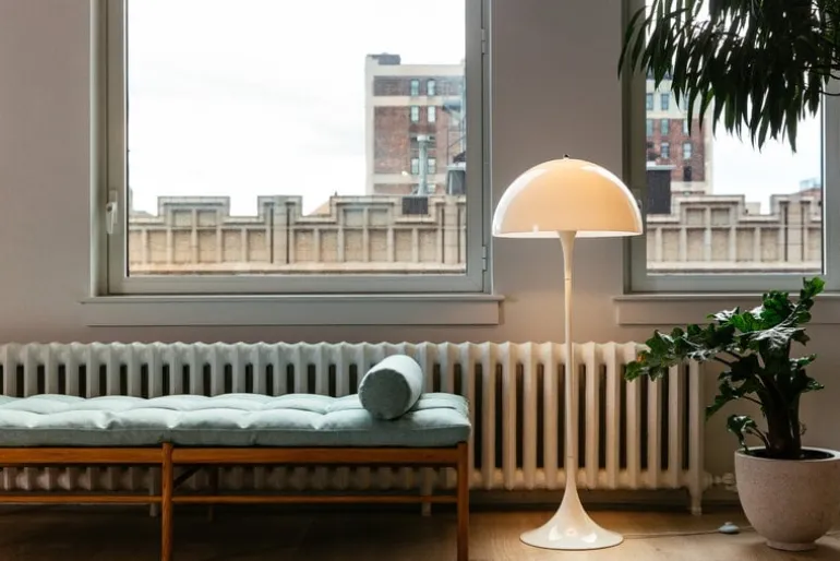 Louis Poulsen Panthella golvlampa, V2, opal