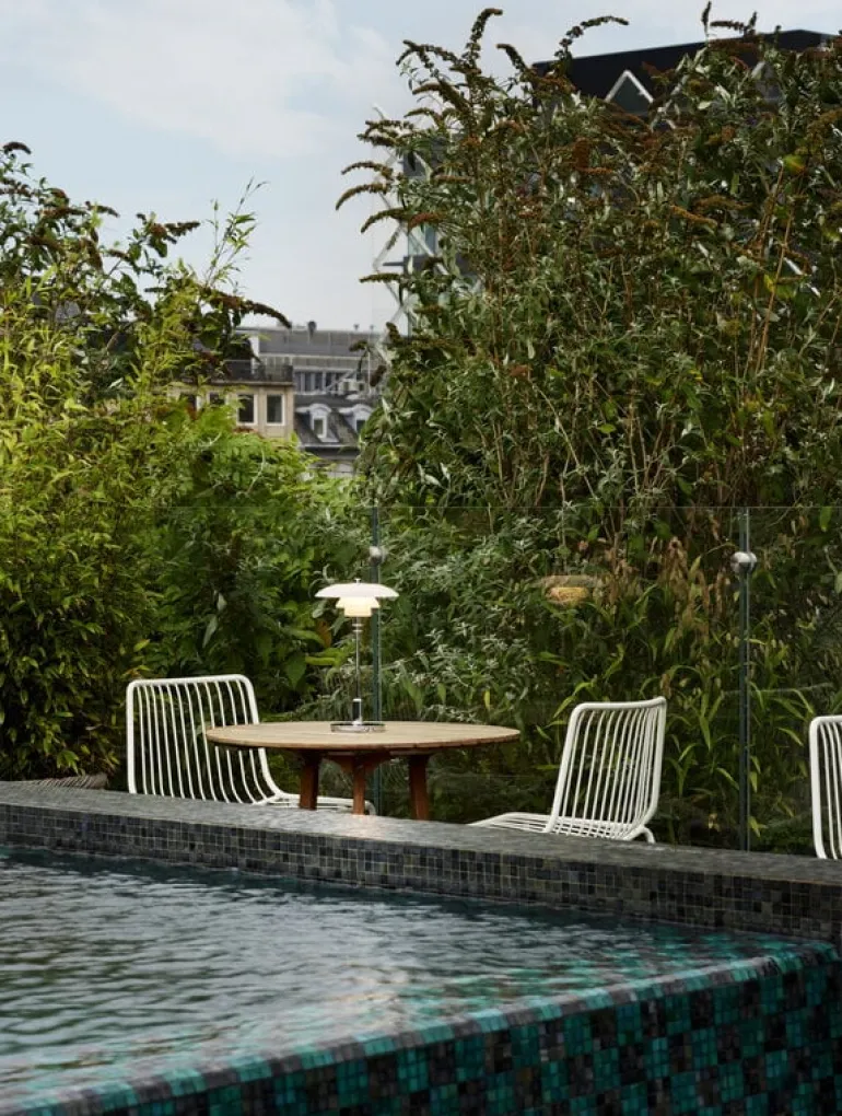 Louis Poulsen PH 2/1 Portable bordslampa, glansförkromad