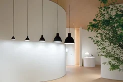 Louis Poulsen Toldbod 250 pendellampa, svart