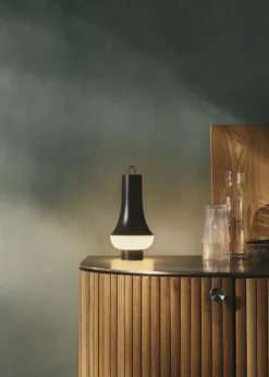 Louis Poulsen Tomoshi bärbar bordslampa, mörkbrun