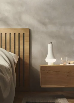 Louis Poulsen Tomoshi bärbar bordslampa, vit