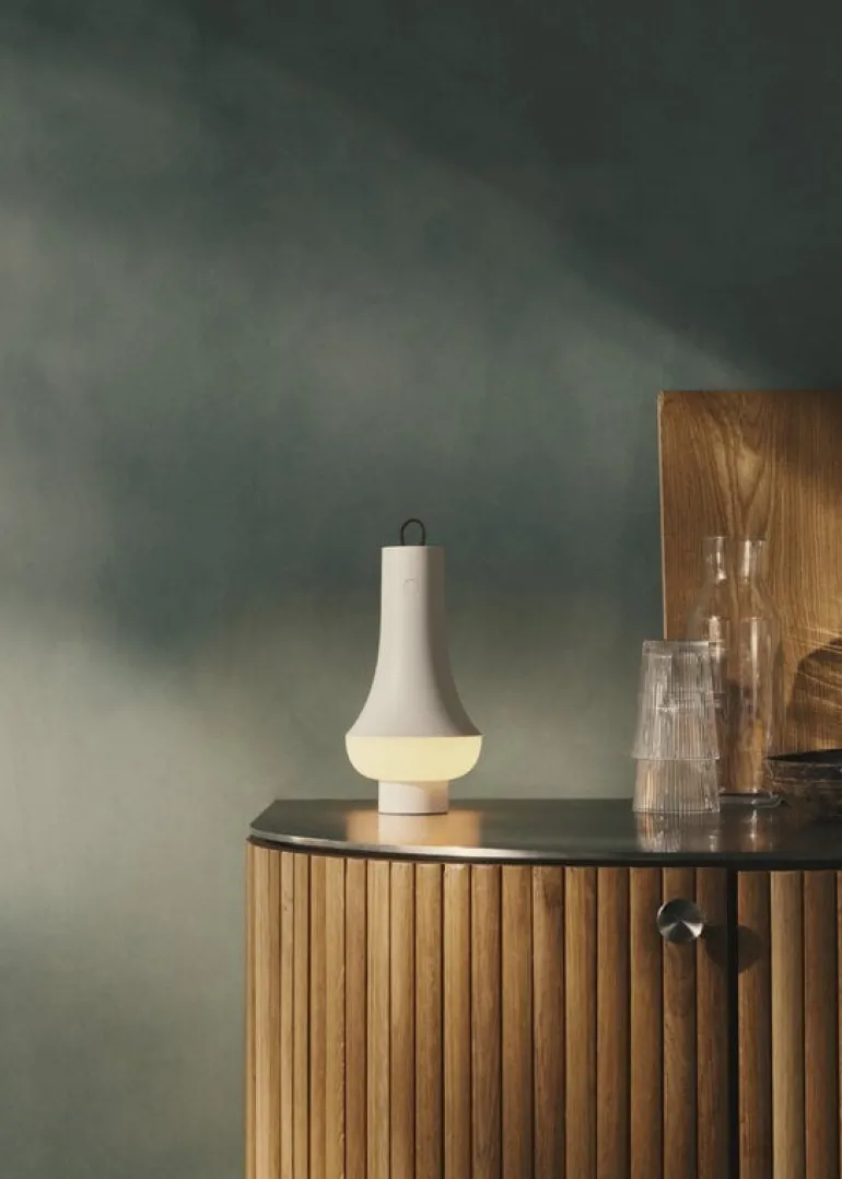 Louis Poulsen Tomoshi bärbar bordslampa, vit