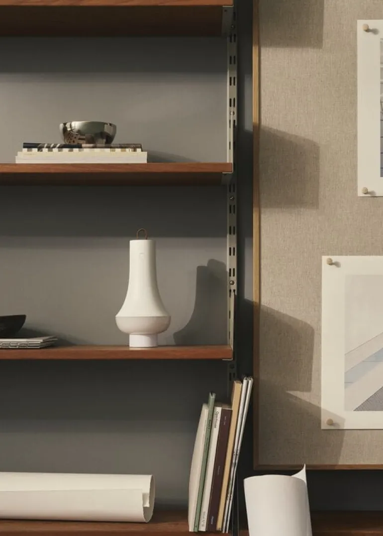 Louis Poulsen Tomoshi bärbar bordslampa, vit