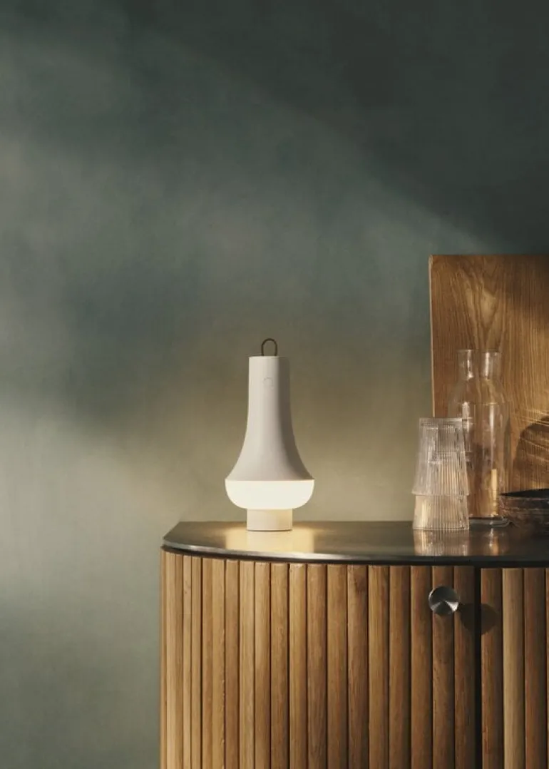 Louis Poulsen Tomoshi bärbar bordslampa, vit