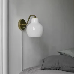 Louis Poulsen VL Ring Crown 1 vägglampa, opalglas
