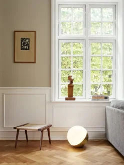 Louis Poulsen VL Studio 320 bords-/golvlampa, mässing