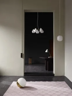 Louis Poulsen VL Studio 250 bords-/golvlampa, mässing