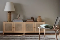 Lundia Classic tv-bänk med rottingdörrar, naturell